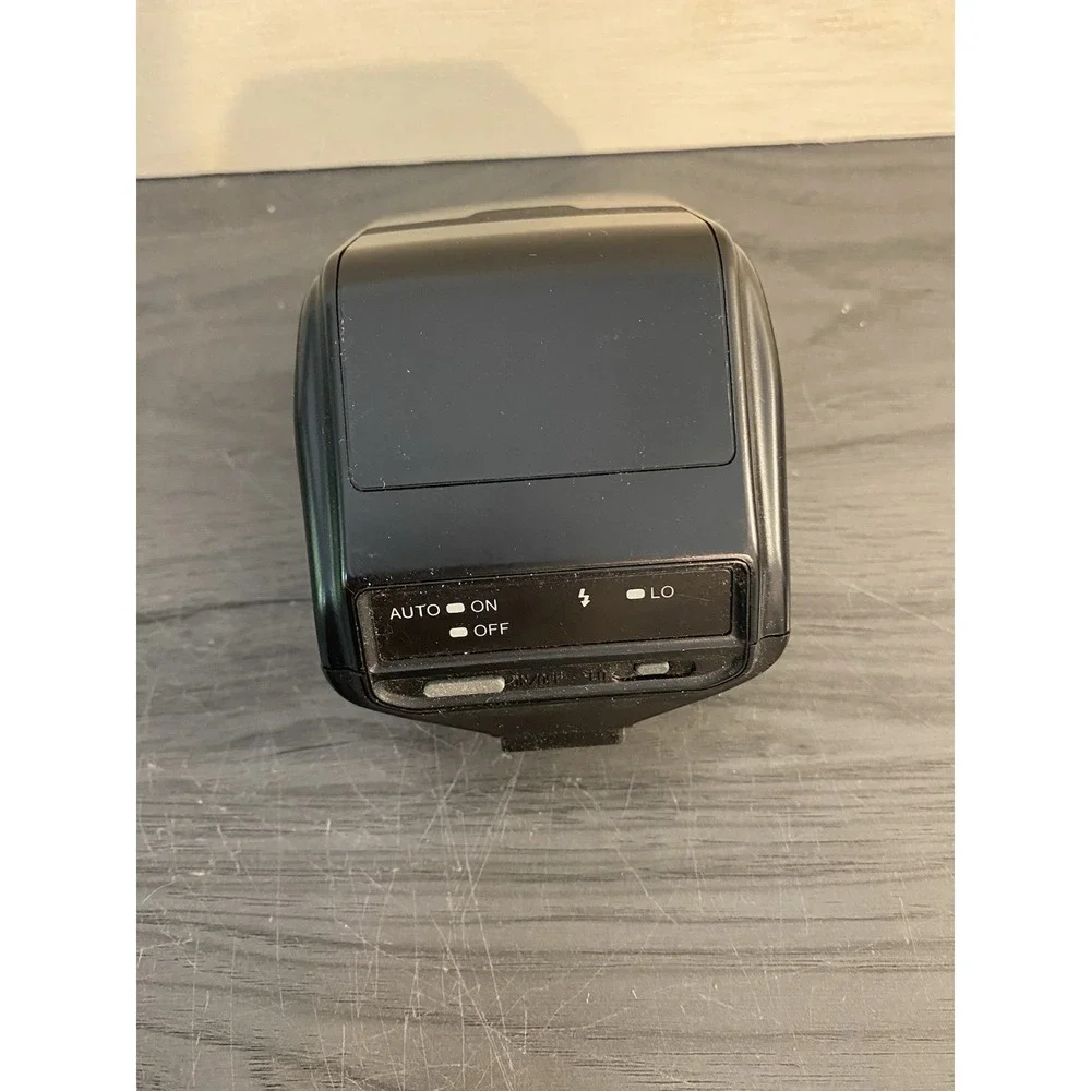 Minolta Maxxum 7000i Film Camera with cover, Lens, New battery, Manuals, &‎ Bag